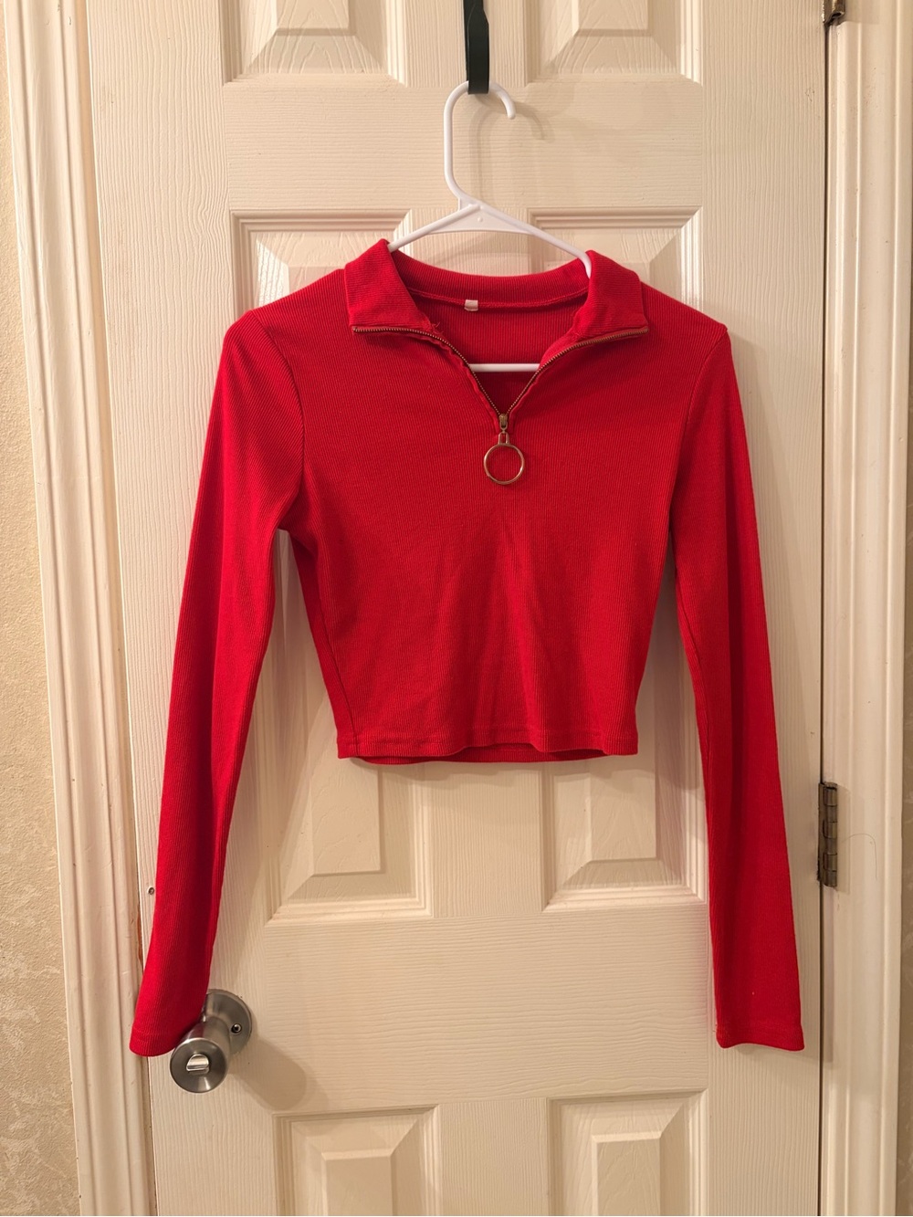 Cropped Red Long-Sleeve Quarter-Zip Top with Ring Pull